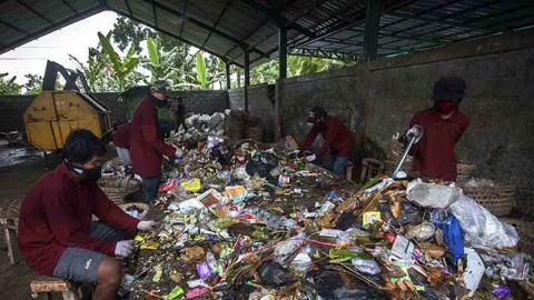 Olah Sampah Rumah Tangga, Desa di Bantul Didorong Bikin TPST Mini - GenPI.co JOGJA