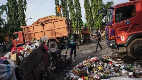 Tak Tertib, 19 Truk Sampah di Yogyakarta Terjaring Operasi - GenPI.co JOGJA
