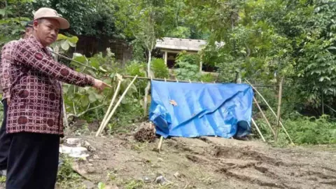 Tanah Ambles Akibat Hujan Lebat di Bantul, 4 Rumah Terancam - GenPI.co JOGJA