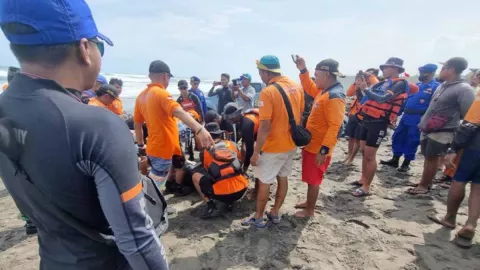Wisatawan Terseret Ombak di Pantai Parangtritis Ditemukan Tewas - GenPI.co JOGJA