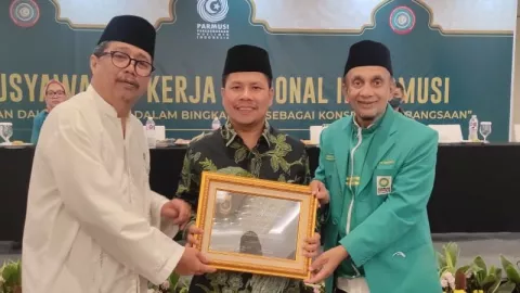 Dakwah Sampai Perbatasan, Satono Raih Penghargaan Dai Terbaik - GenPI.co KALBAR