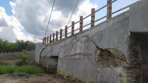 Baru Dibangun, Jembatan Gantung Durian Sebatang Sudah Rusak Parah - GenPI.co KALBAR