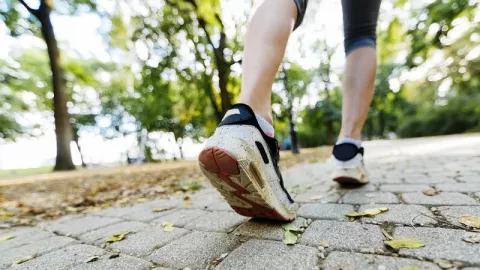 Turunkan Berat Badan dengan Berjalan 10 Ribu Langkah, Kata Ahli - GenPI.co KALBAR