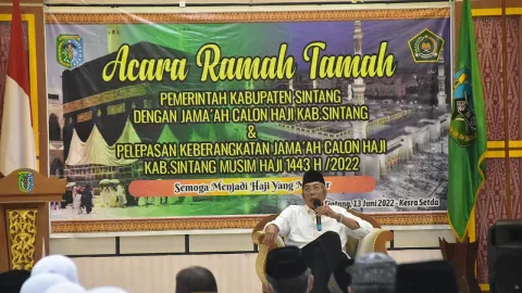 63 Calon Haji Sintang Diberangkatkan, Termuda Berusia 27 Tahun - GenPI.co KALBAR