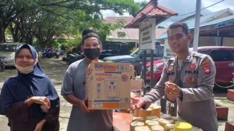 Polres Sekadau Antar Jemput Warga Ikut Vaksinasi berhadiah - GenPI.co KALBAR