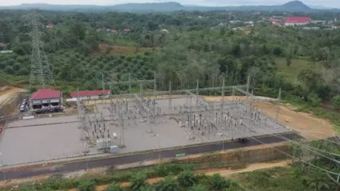 Pembangunan Transmisi 111,95 Km Amankan Listrik 3 Kabupaten - GenPI.co KALBAR