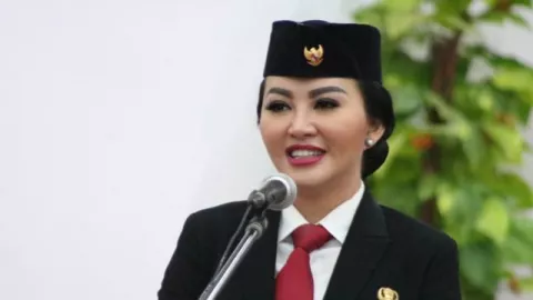 Karolin Margret Natasa, Dokter yang Pilih Jadi Politikus - GenPI.co KALBAR