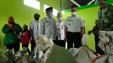 Bank Sampah Induk Khatulistiwa Kurangi 30 persen Produksi Sampah - GenPI.co KALBAR