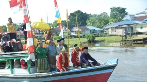 Sambas River Tour Jadi Destinasi Wisata Baru, Tertarik Mencoba? - GenPI.co KALBAR