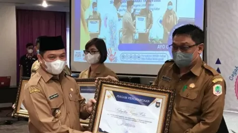 Tangani Stunting, Kapuas Hulu Diganjar Penghargaan Kemendagri - GenPI.co KALBAR