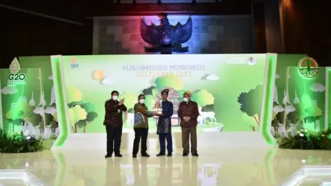 Penggagas Mangrove Digital Kubu Raya Terima Penghargaan Kalpataru - GenPI.co KALBAR