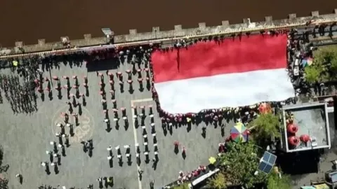 1.000 Bendera Merah Putih Dikibarkan di Waterfront City Pontianak - GenPI.co KALBAR