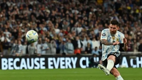 Tampikan Lionel Messi dalam Piala Dunia, Dua Tiket Laris Manis - GenPI.co KALBAR
