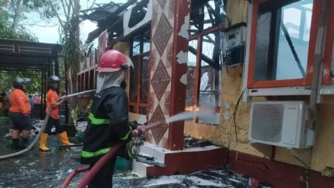 Penyebab Kebakaran Kantor Balitbang Kalbar Masih Diselidiki Polisi - GenPI.co KALBAR