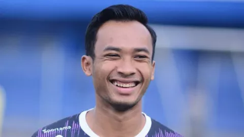 Berambisi Dapat Kepercayaan Pelatih Persib, Robi Darwis Bakal Kerja Keras - GenPI.co KALBAR