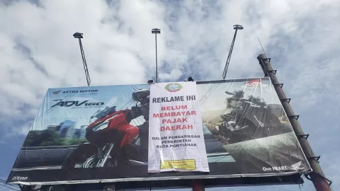 Abai Bayar Pajak Reklame, Sejumlah Billboard Disegel - GenPI.co KALBAR