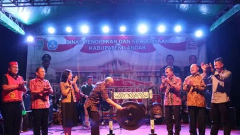Festival Kesenian Jonggan Meriahkan HUT ke-23 Kabupaten Landak - GenPI.co KALBAR
