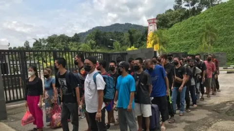 42 Orang WNI Dideportasi Lewat Melalui PLBN Entikong - GenPI.co KALBAR