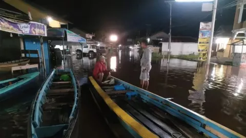 Banjir Kepung Kalbar, Gubernur Instruksikan Sejumlah OPD Tanggap Bencana - GenPI.co KALBAR