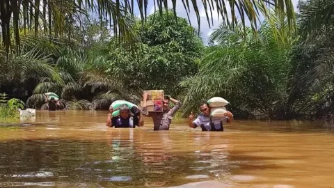 5 Kecamatan Terendam Banjir, Sinar Mas Gerak Cepat Salurkan Bantuan di Ketapang - GenPI.co KALBAR
