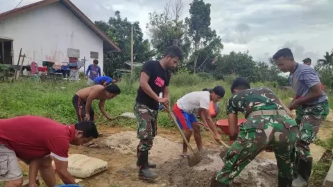 TNI Bantu Warga Bangun Fondasi Gereja di Perbatasan Negara - GenPI.co KALBAR