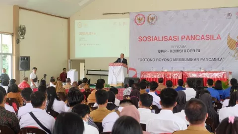 Cornelis Ajak Guru SMP-SMA Membumikan Pancasila - GenPI.co KALBAR