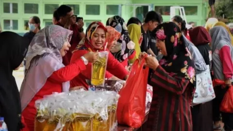 Tekan Inflasi, Pemkot Singkawang Kembali Gelar Pasar Pangan Murah - GenPI.co KALBAR