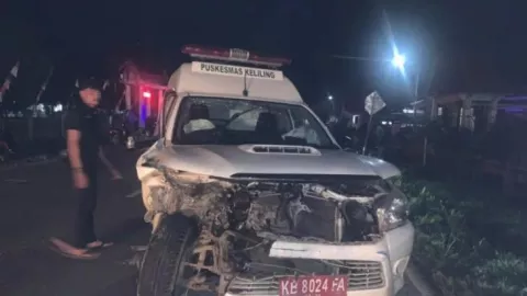 Penyebab Kecelakaan Ambulans-Tronton di Putussibau, Polisi: Jalan Sempit - GenPI.co KALBAR