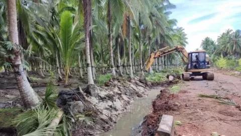 Antisipasi Banjir, Pemkot Singkawang Lakukan Normalisasi Parit - GenPI.co KALBAR