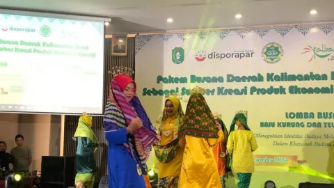 Pengembangan Busana Melayu Terus Didorong Disporapar Kalbar - GenPI.co KALBAR
