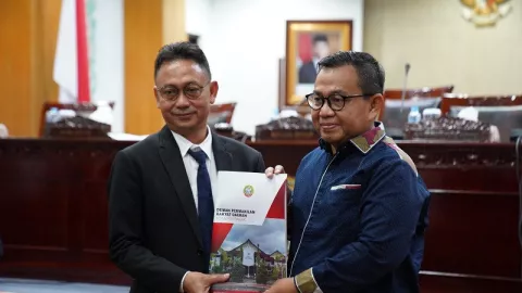 Edi Kamtono Sampaikan Pendapat Akhir, DPRD Setujui 4 Raperda - GenPI.co KALBAR