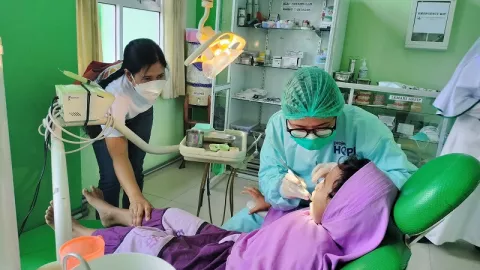 92 Anak Panti Asuhan di Pontianak Dapat Perawatan Gigi Gratis - GenPI.co KALBAR
