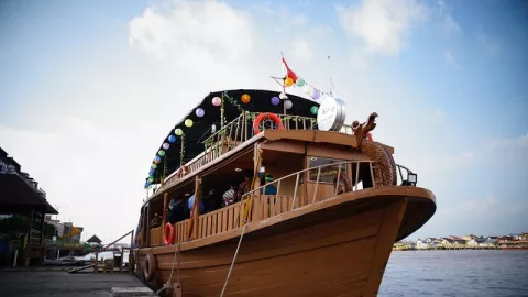 Kecintaan terhadap Senghie buat Ridwan Buka Usaha Kapal Wisata - GenPI.co KALBAR