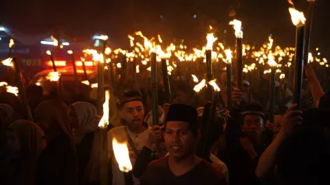 Ribuan Peserta Pawai Obor Terangi Jalan Pontianak Sambut Ramadan - GenPI.co KALBAR