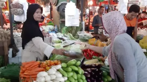 Jelang Lebaran, Harga Sayur di Pontianak Masih Stabil, Daging Merangkak Naik - GenPI.co KALBAR