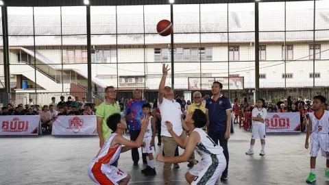 Edi Kamtono: Pengenalan Basket pada Anak Bisa Tanamkan Jiwa Sportivitas - GenPI.co KALBAR