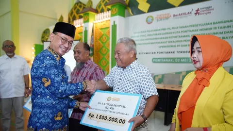 237 RT/RW se-Kecamatan Pontianak Tenggara Terima Bantuan Rp 1,5 juta - GenPI.co KALBAR
