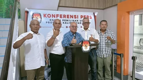 Fachrudin D. Siregar Serahkan Berkas Pendaftaran Bacalon DPD RI - GenPI.co KALBAR