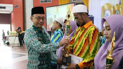 Kafilah Pontianak Kota Boyong Juara I MTQ Tingkat Kota - GenPI.co KALBAR
