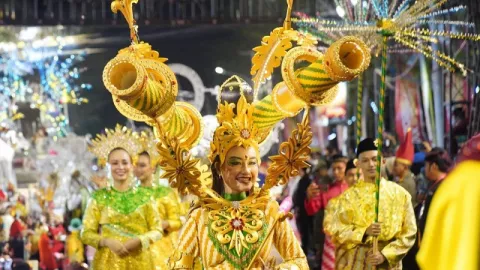 Warga Makassar Kagumi Keunikan Kostum Meriam Karbit dari Pontianak - GenPI.co KALBAR