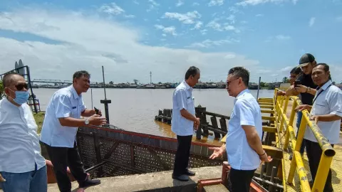 Sungai Kapuas Surut Penyebab Terganggunya Suplai Air PDAM - GenPI.co KALBAR