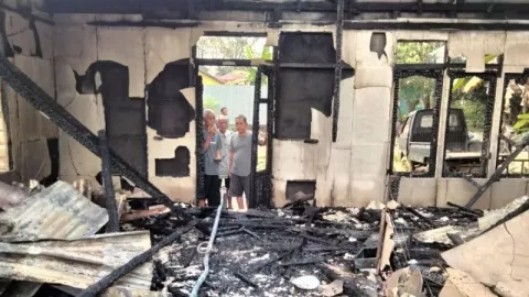 Rumah Pensiunan PNS di Belitang Terbakar, Dokumen Penting Ludes - GenPI.co KALBAR