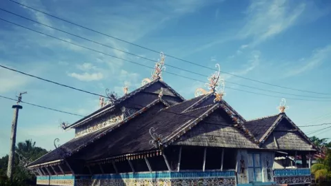 Mengenal Rumah Lamin, Rumah Adat Kalimantan Timur - GenPI.co KALTIM