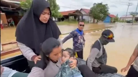Banjir Kutim, Ada Ibu Keguguran hingga Seorang Anak Hipotermia - GenPI.co KALTIM