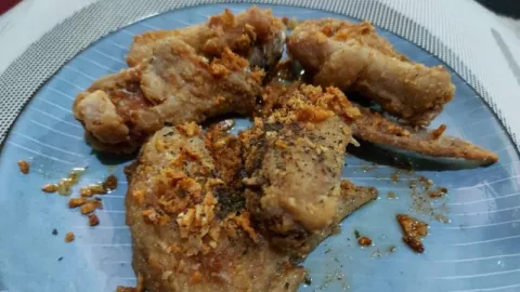 Resep Menu Buka Kekinian, Sayap Ayam Bumbu Bawang Keju - GenPI.co KALTIM