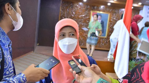 Cerita Pengabdian Siti yang Diganjar Penghargaan Iriana Jokowi - GenPI.co KALTIM