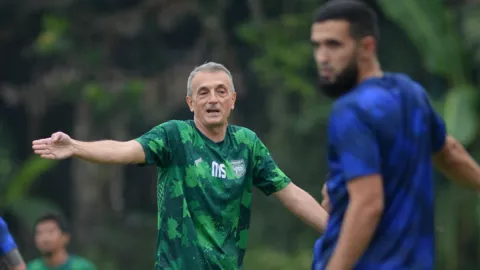 Kei Hirose Tekel Brutal Bintang Persebaya, Pelatih Borneo FC: Tak Sengaja - GenPI.co KALTIM