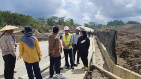Asyik! Jalan Sangasanga-Dondang Kutai Kartanegara Rusak Segera Diperbaiki - GenPI.co KALTIM