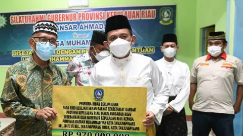 Ansar Hibahkan Dana untuk Masjid Muhammadiyah, Nilainya Fantastis - GenPI.co KEPRI