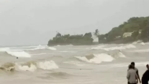 Hati-hati Berlayar, Gelombang Laut di Kepri Capai 2 Meter - GenPI.co KEPRI